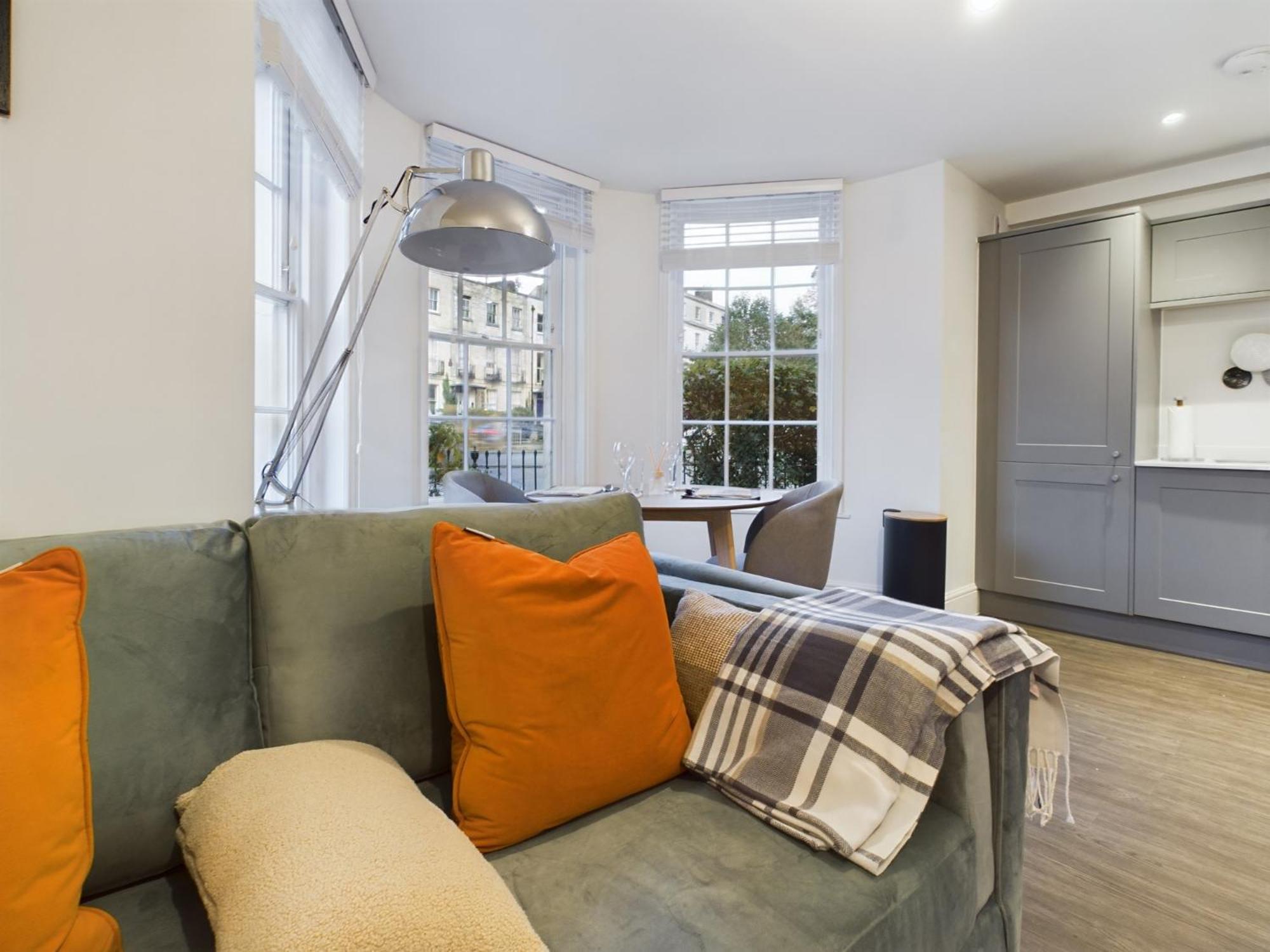 The Grove King Bed Wi-Fi Ev Charger Leilighet Cheltenham Eksteriør bilde